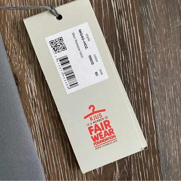 Kjus black insulated Release Vest men’s Large NWT Original MSRP $249 - Picture 3 of 8